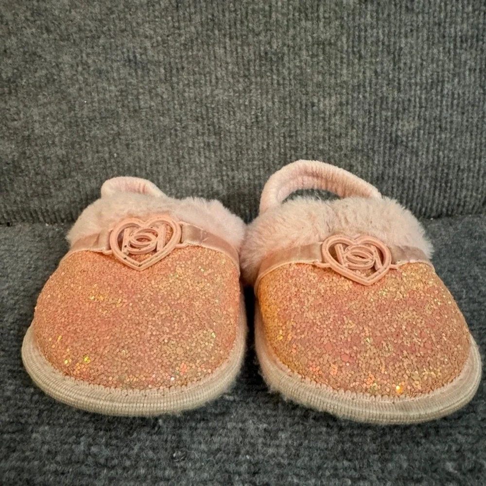 Bebe Girls Pink Glitter Faux Fur Slippers Heart Logo Elastic Strap Size 9/10